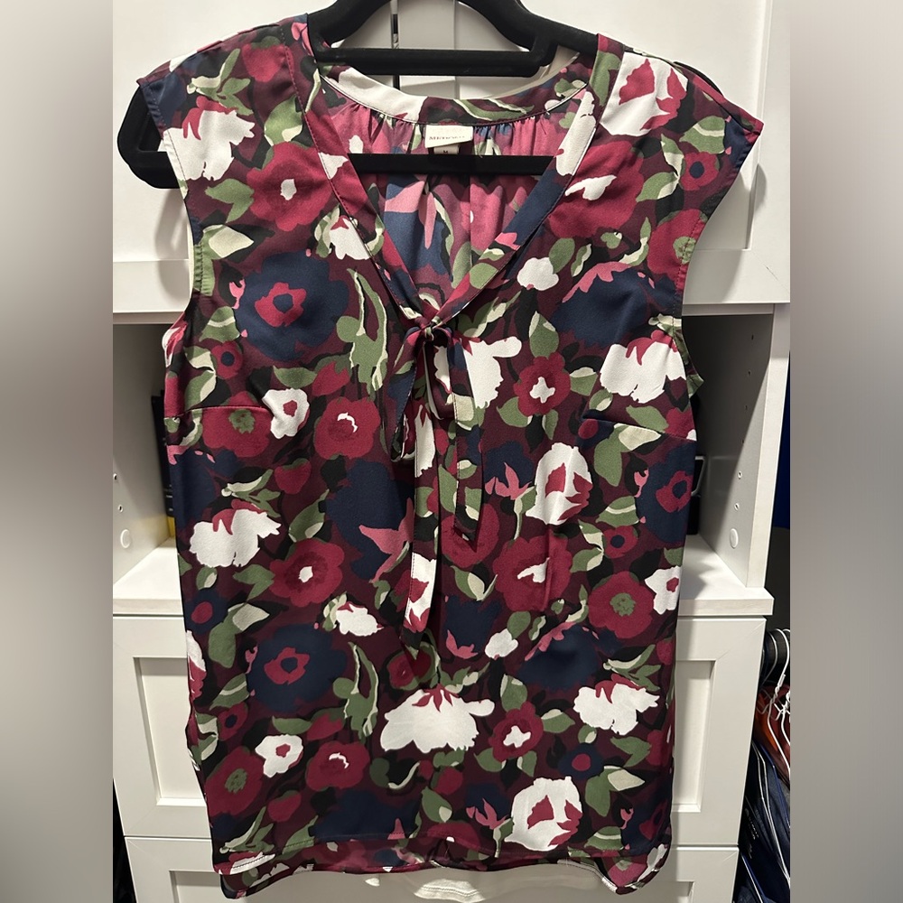 Merona red floral sleeveless blouse. Size Medium